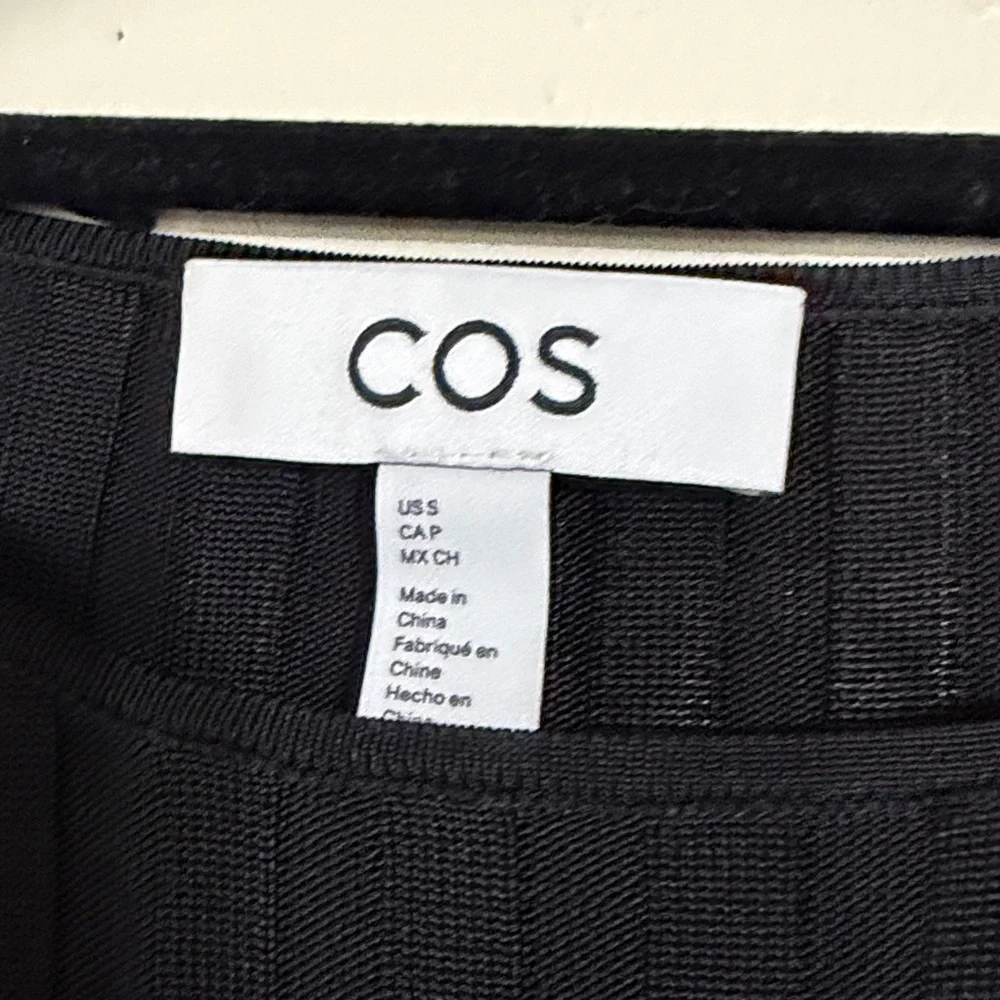 COS Rib-Knit Long-Sleeved Top - Picture 3 of 6